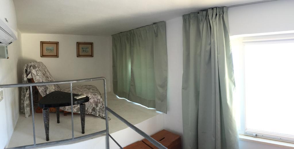 Raffaele Apartment Ponza Bilik gambar